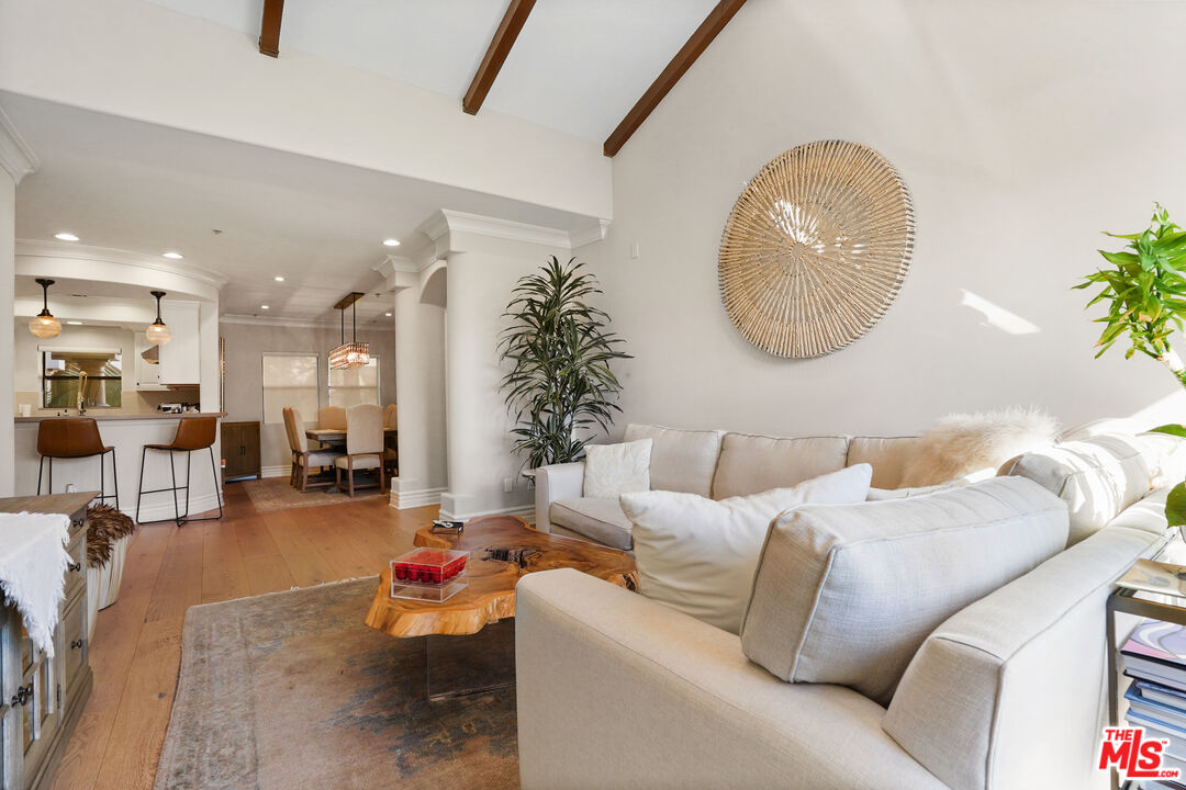 10618 Woodbridge St Unit: 304