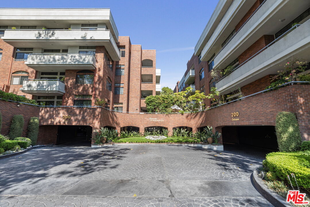 200 N Swall Dr Unit: 458