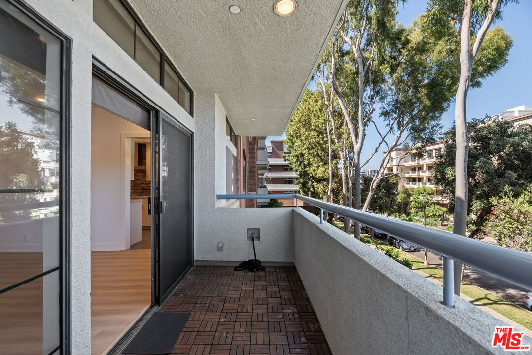 200 N Swall Dr Unit: 458