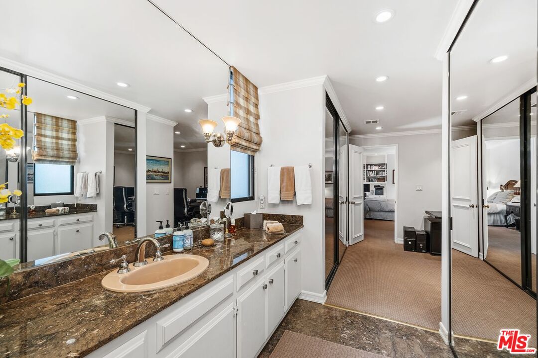 455 N Oakhurst Dr Unit: A2