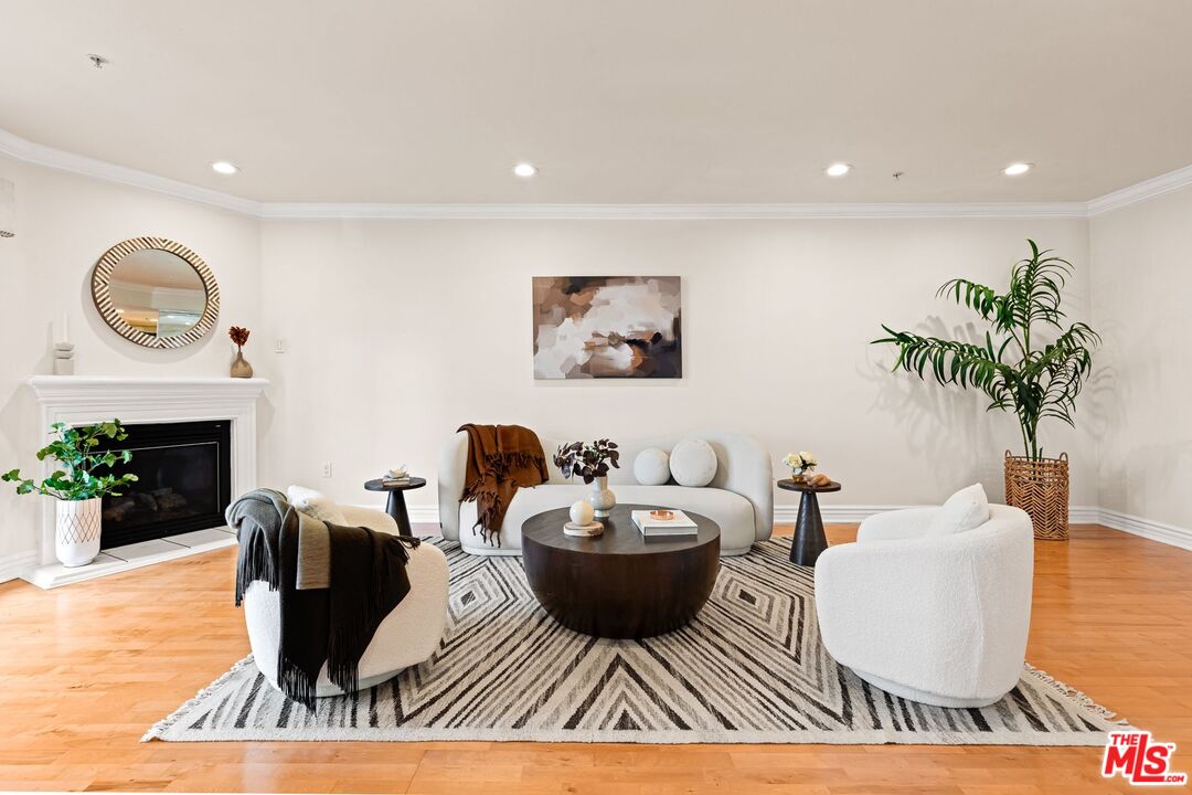 11908 Darlington Ave Unit: 202