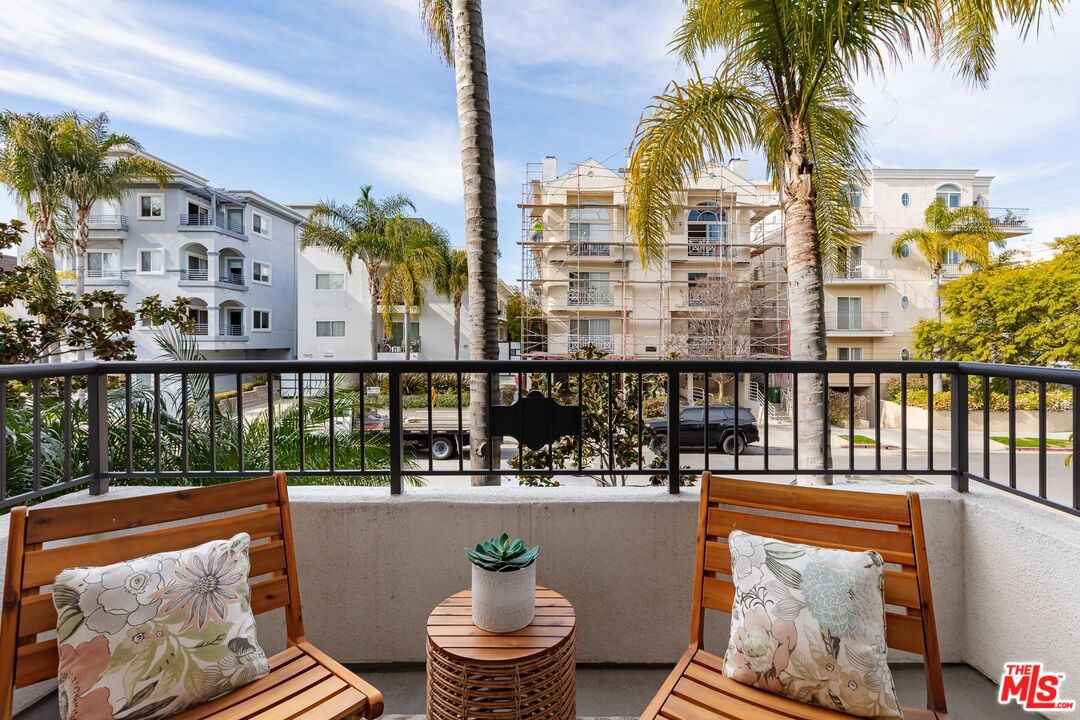 11908 Darlington Ave Unit: 202