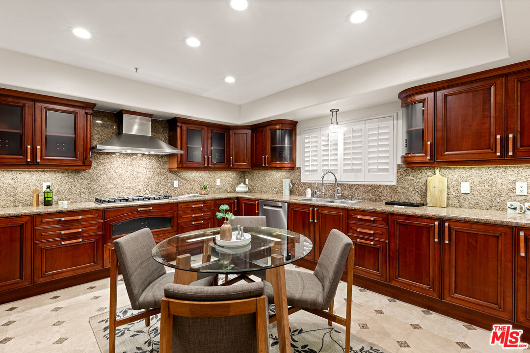 11908 Darlington Ave Unit: 202