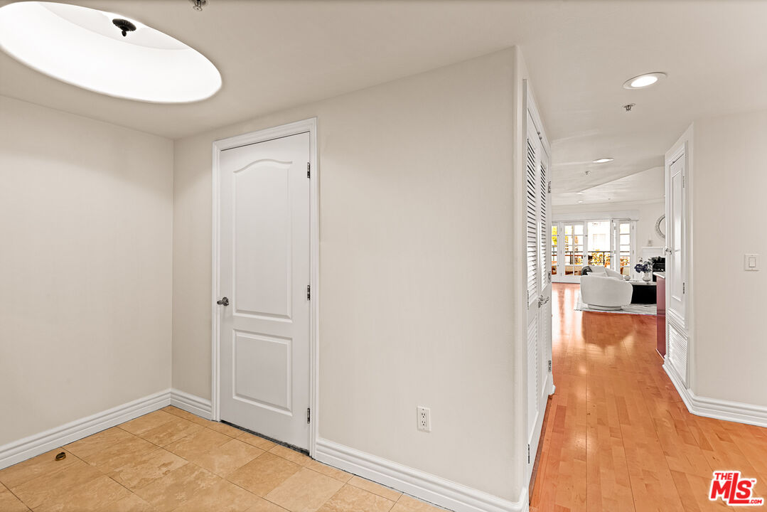 11908 Darlington Ave Unit: 202