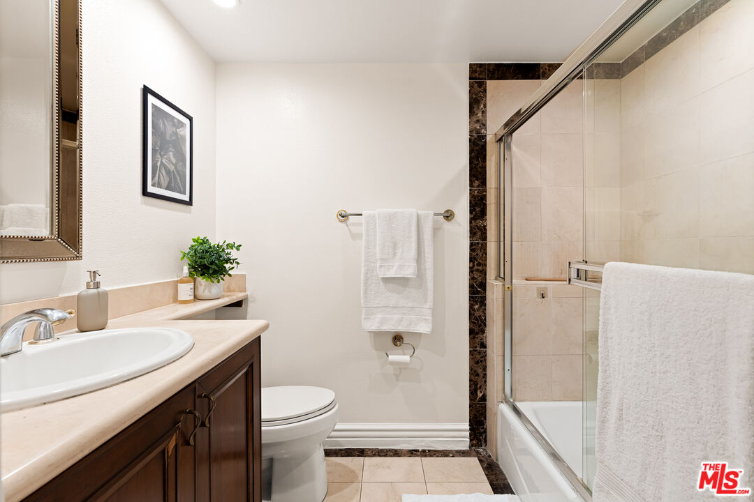 11908 Darlington Ave Unit: 202