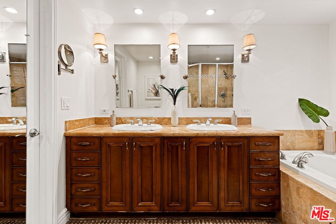 11908 Darlington Ave Unit: 202