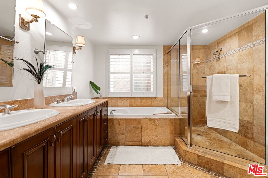 11908 Darlington Ave Unit: 202