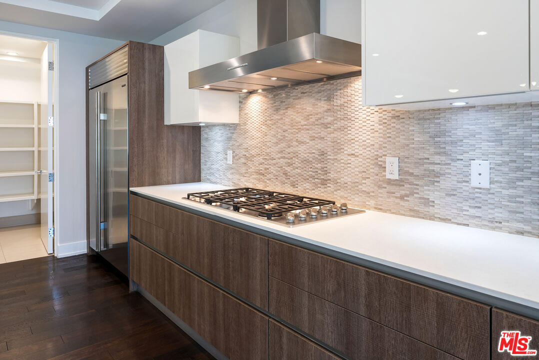 460 N Palm Dr Unit: 302