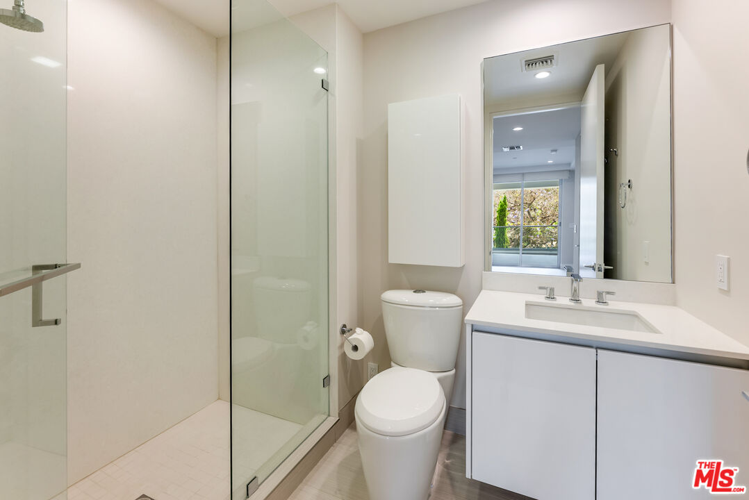 460 N Palm Dr Unit: 302