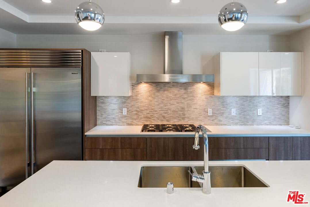 460 N Palm Dr Unit: 302