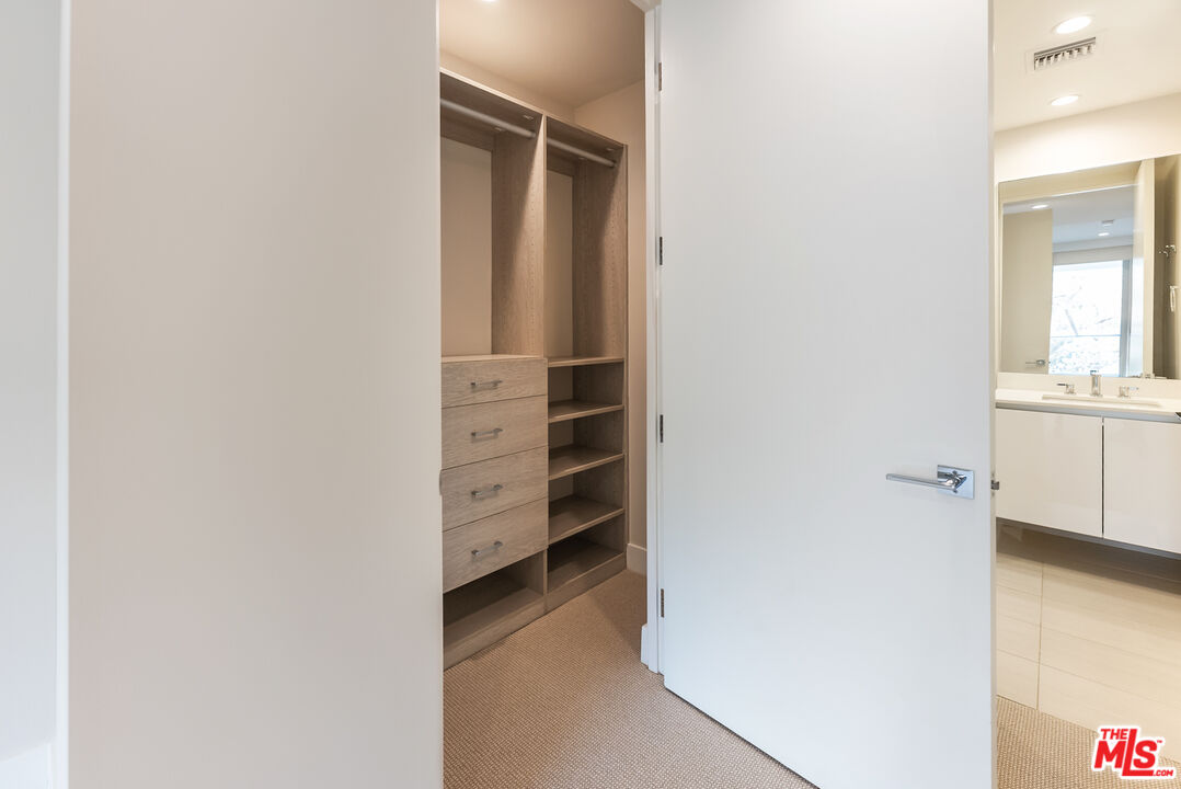 460 N Palm Dr Unit: 302