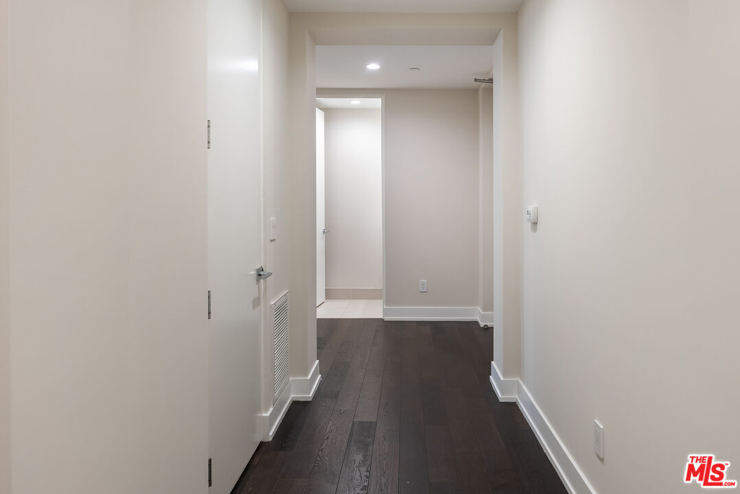 460 N Palm Dr Unit: 302