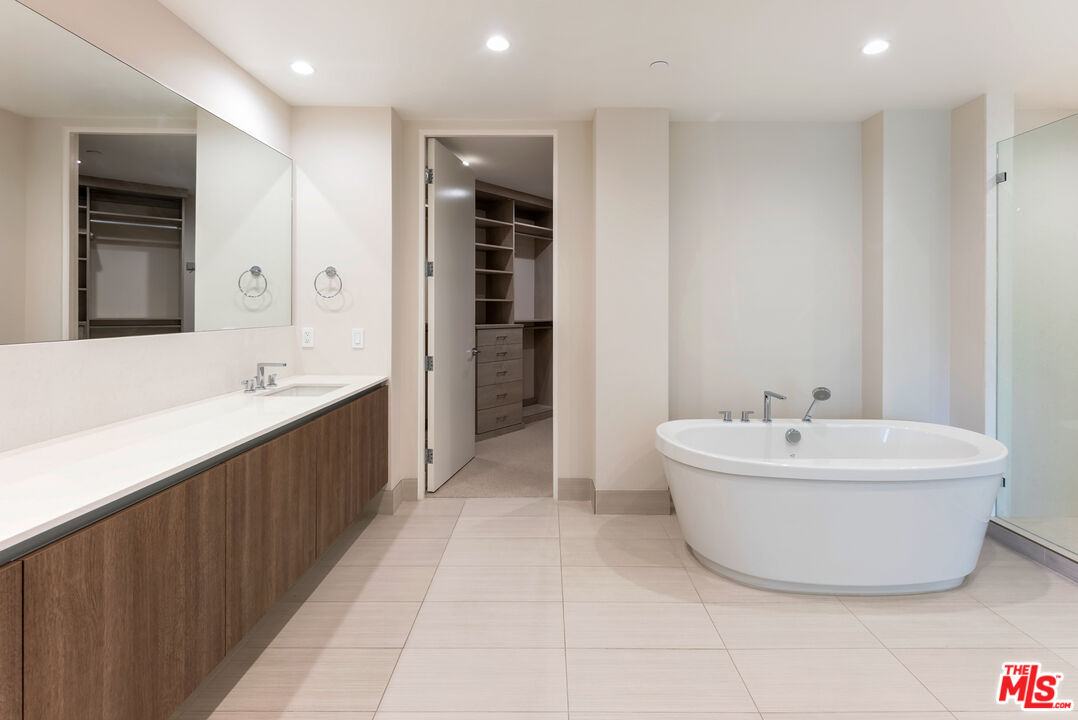 460 N Palm Dr Unit: 302