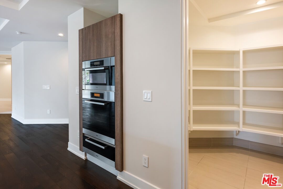 460 N Palm Dr Unit: 302