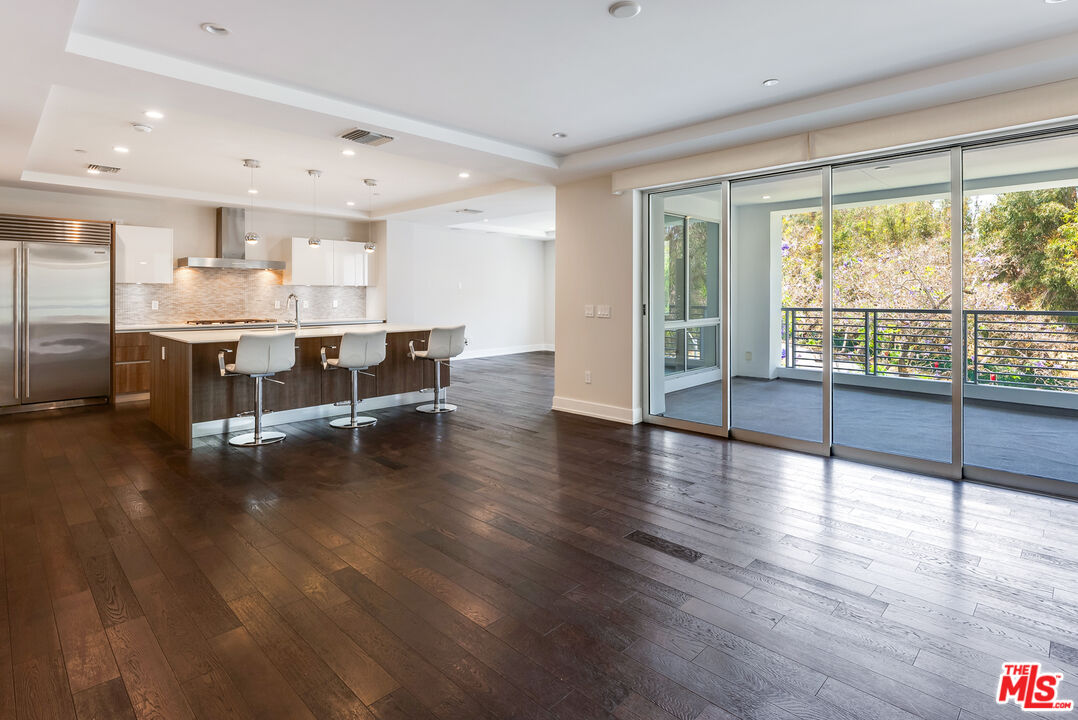 460 N Palm Dr Unit: 302