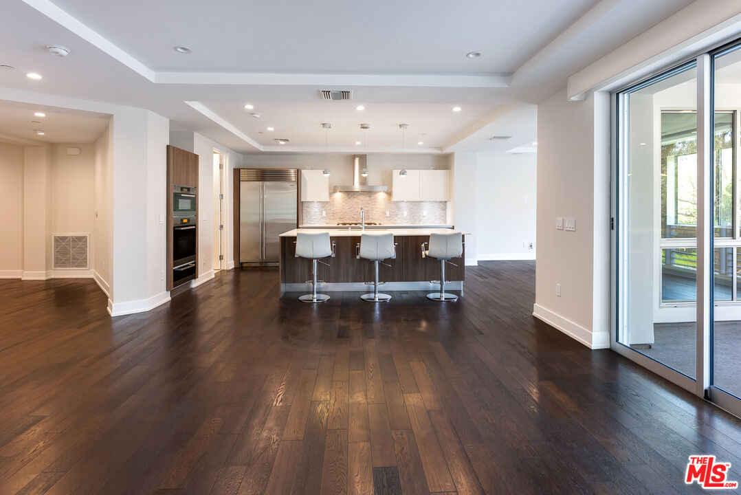 460 N Palm Dr Unit: 302