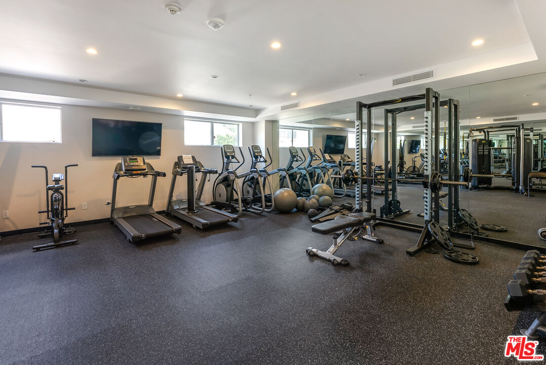 460 N Palm Dr Unit: 302