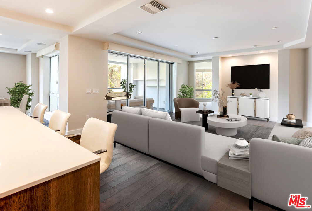 460 N Palm Dr Unit: 302