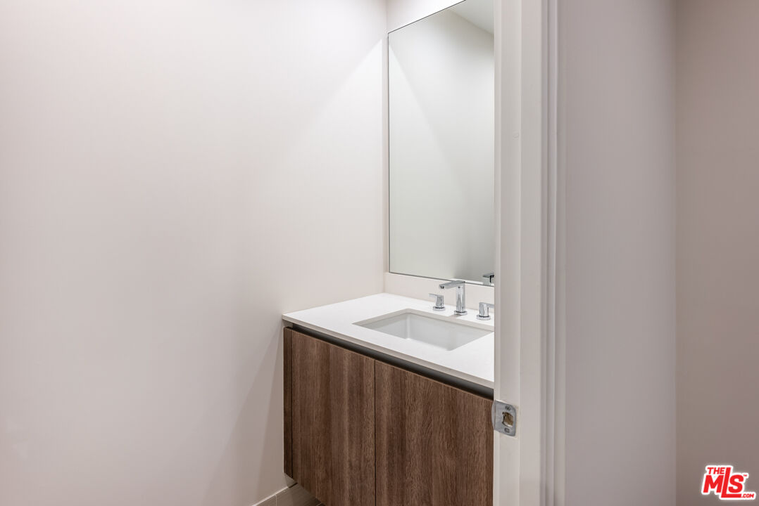 460 N Palm Dr Unit: 302