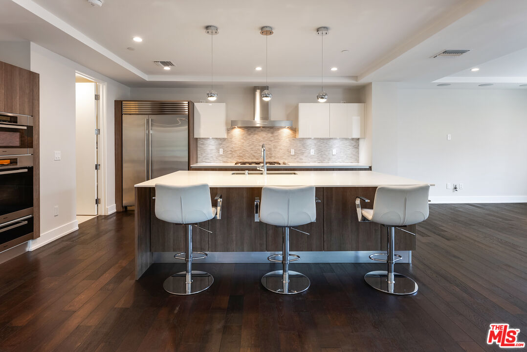 460 N Palm Dr Unit: 302