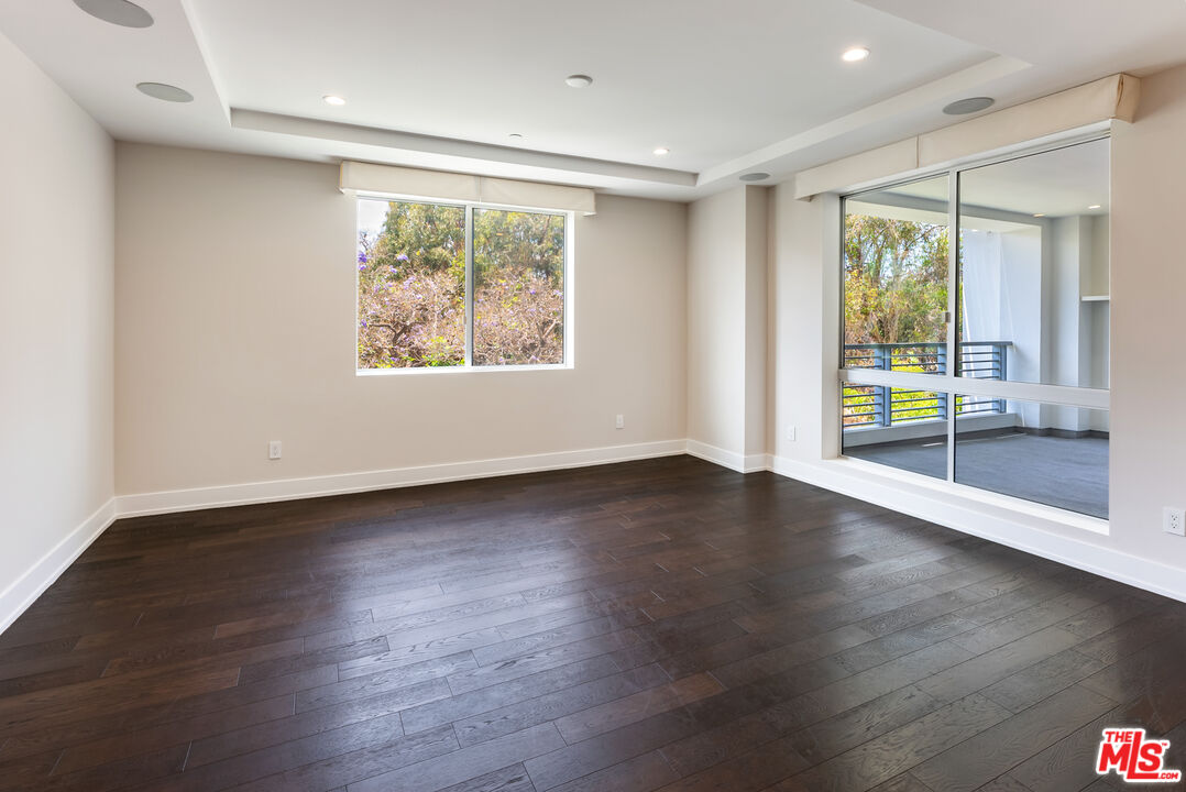 460 N Palm Dr Unit: 302