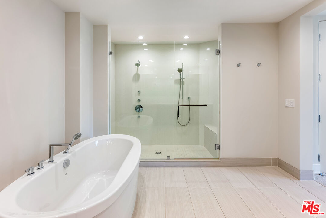 460 N Palm Dr Unit: 302