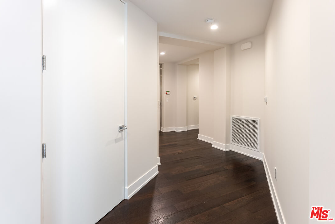 460 N Palm Dr Unit: 302