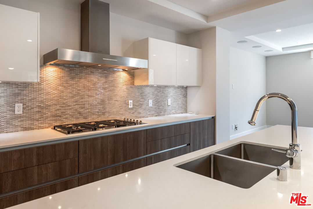 460 N Palm Dr Unit: 302