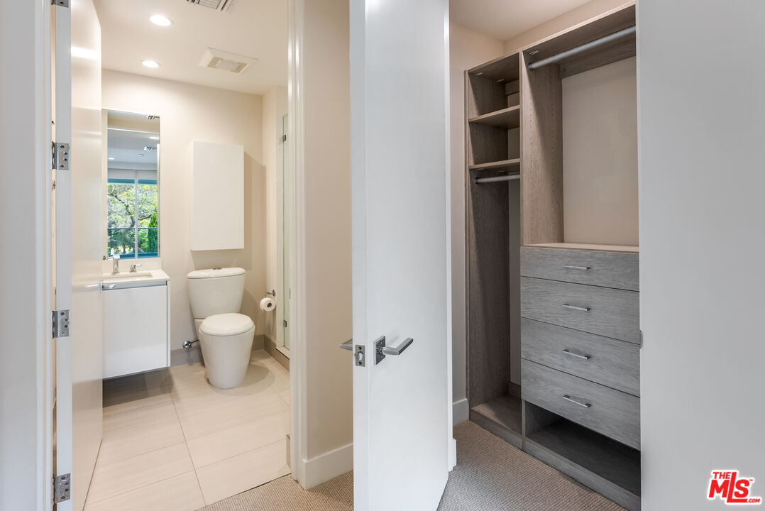 460 N Palm Dr Unit: 302