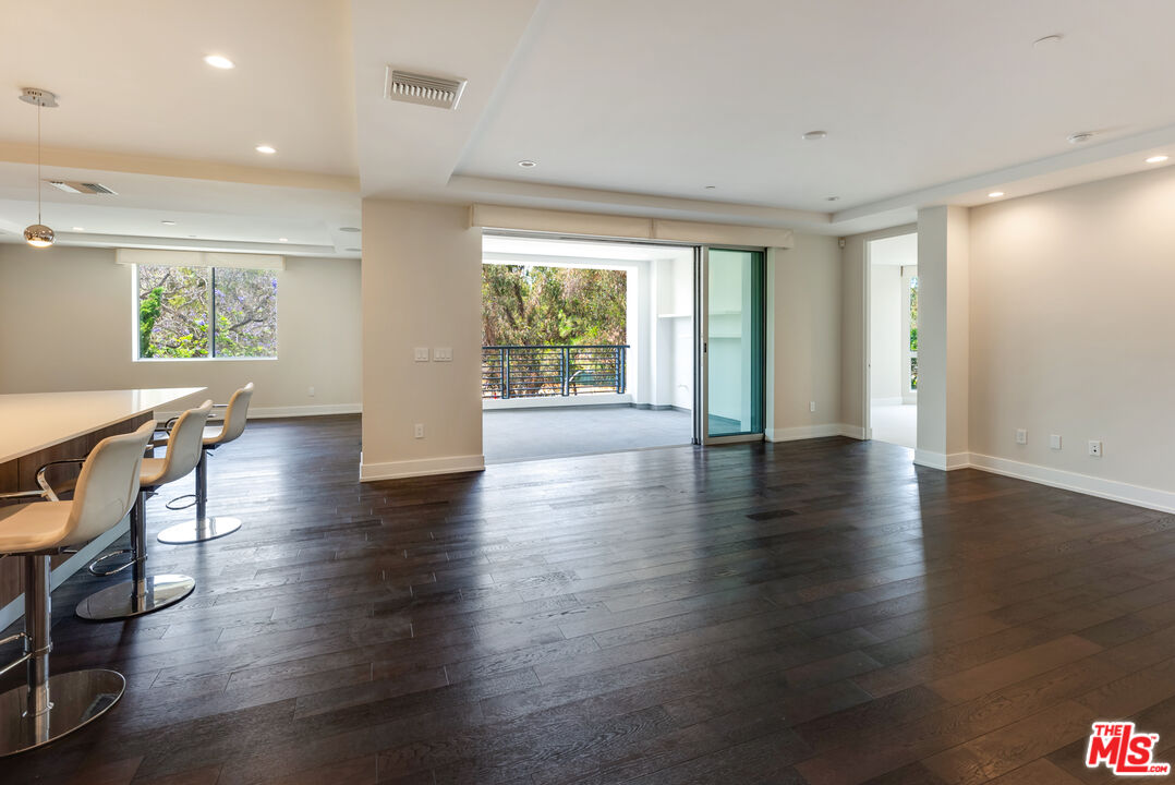 460 N Palm Dr Unit: 302