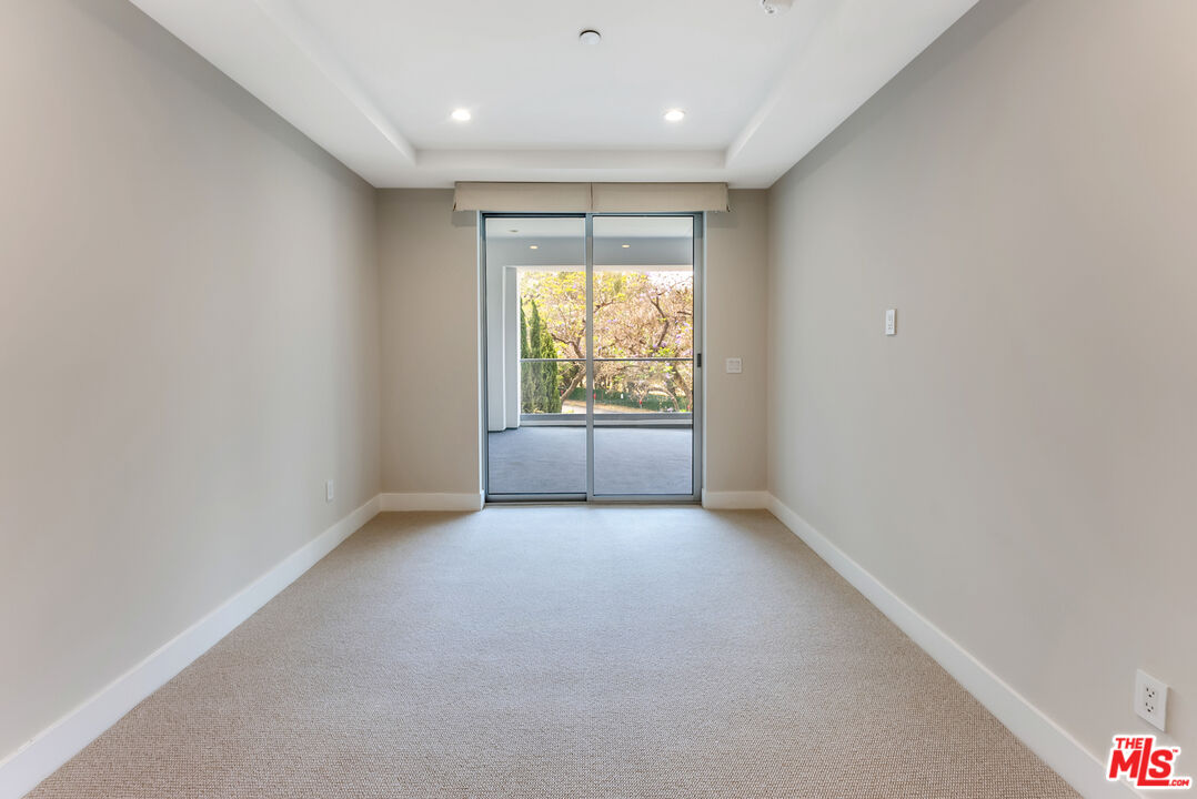 460 N Palm Dr Unit: 302