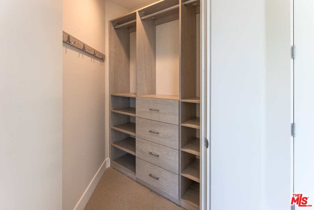 460 N Palm Dr Unit: 302