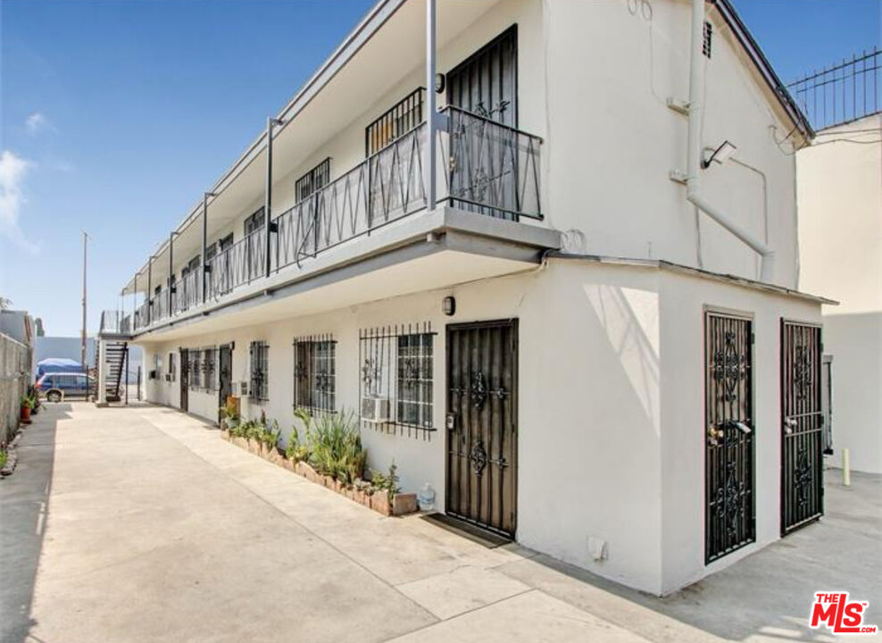 731 E Jefferson Blvd