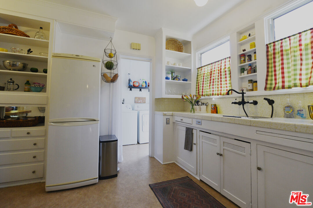 6222 San Vicente Blvd