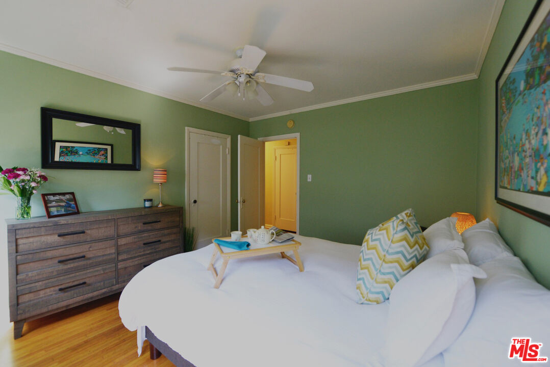 6222 San Vicente Blvd