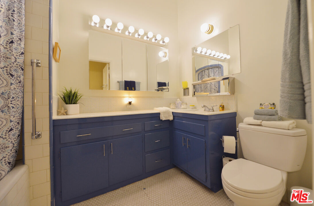 6222 San Vicente Blvd