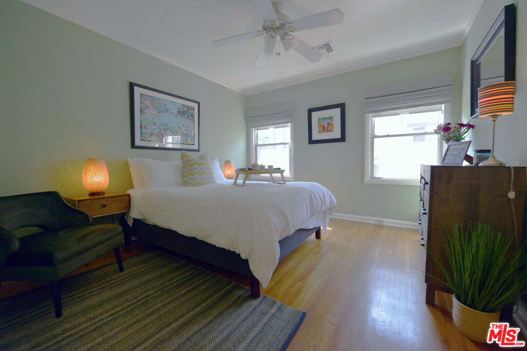 6222 San Vicente Blvd