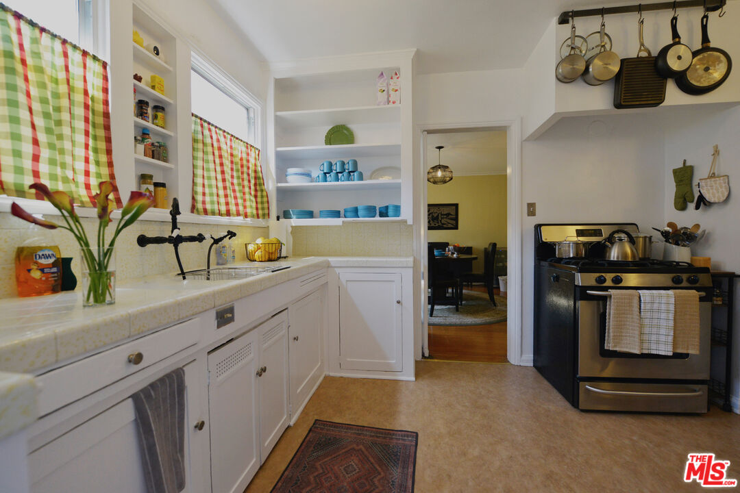 6222 San Vicente Blvd