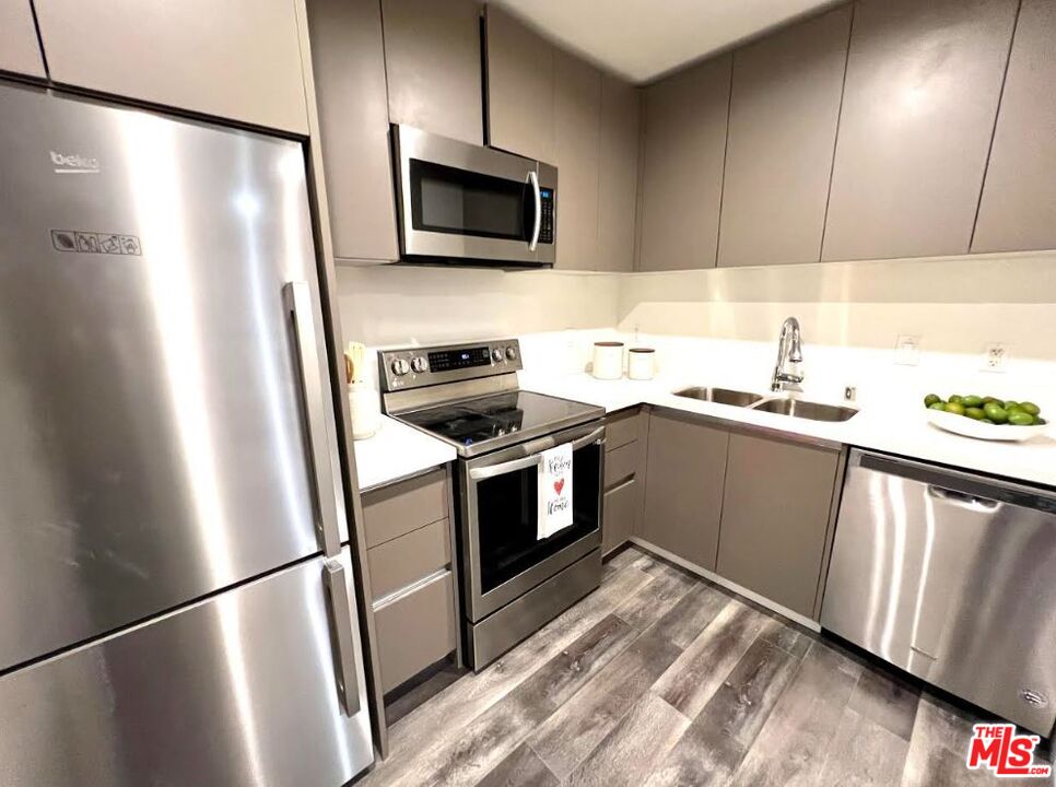 9500 W Olympic Blvd Unit: 106