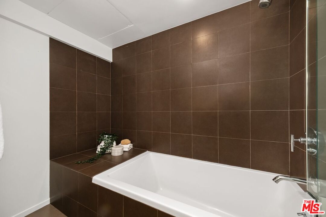 10450 Wilshire Blvd Unit: 5F