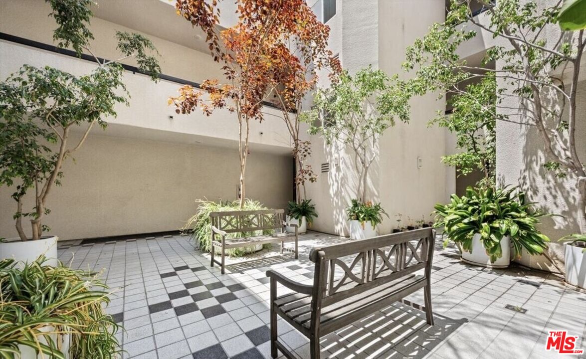 1240 S Corning St Unit: 207