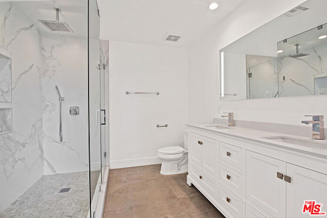 1240 S Corning St Unit: 207