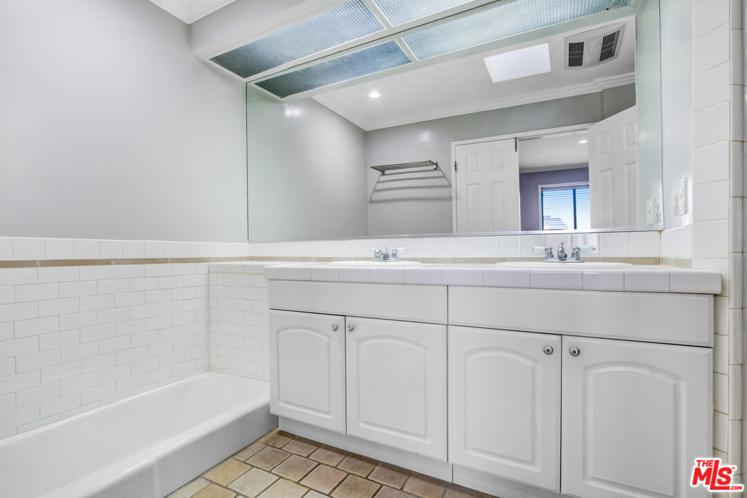 831 S Gretna Green Way Unit: 302