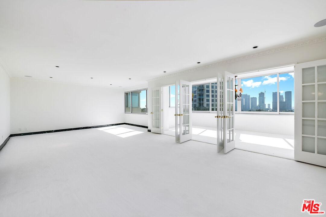 875 Comstock Ave Unit: 9D