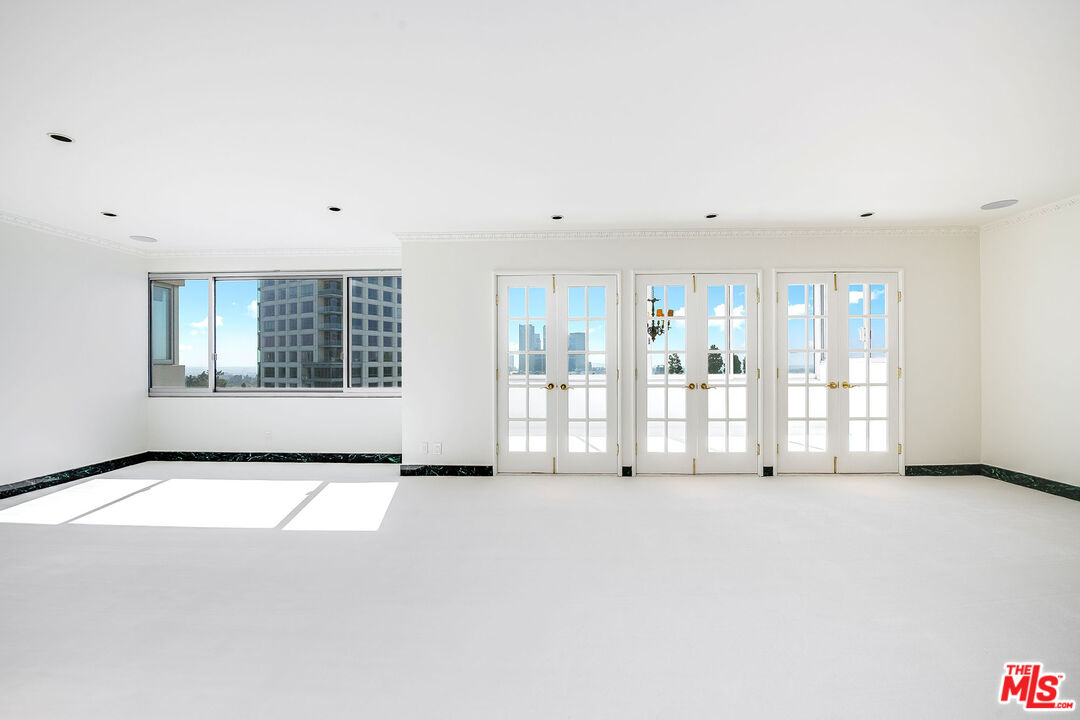 875 Comstock Ave Unit: 9D