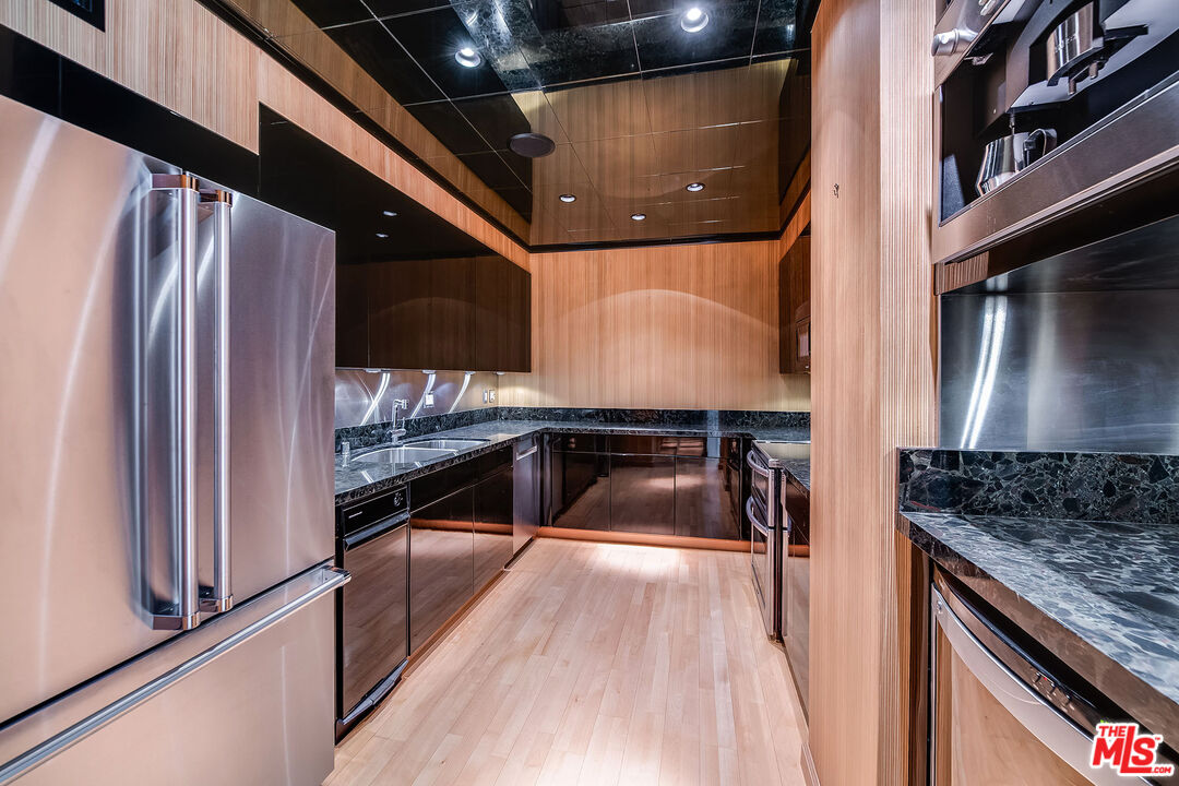 875 Comstock Ave Unit: 9D