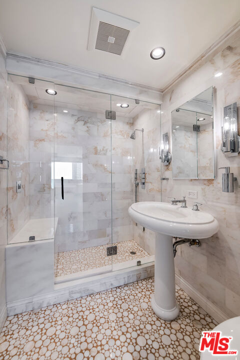 875 Comstock Ave Unit: 9D