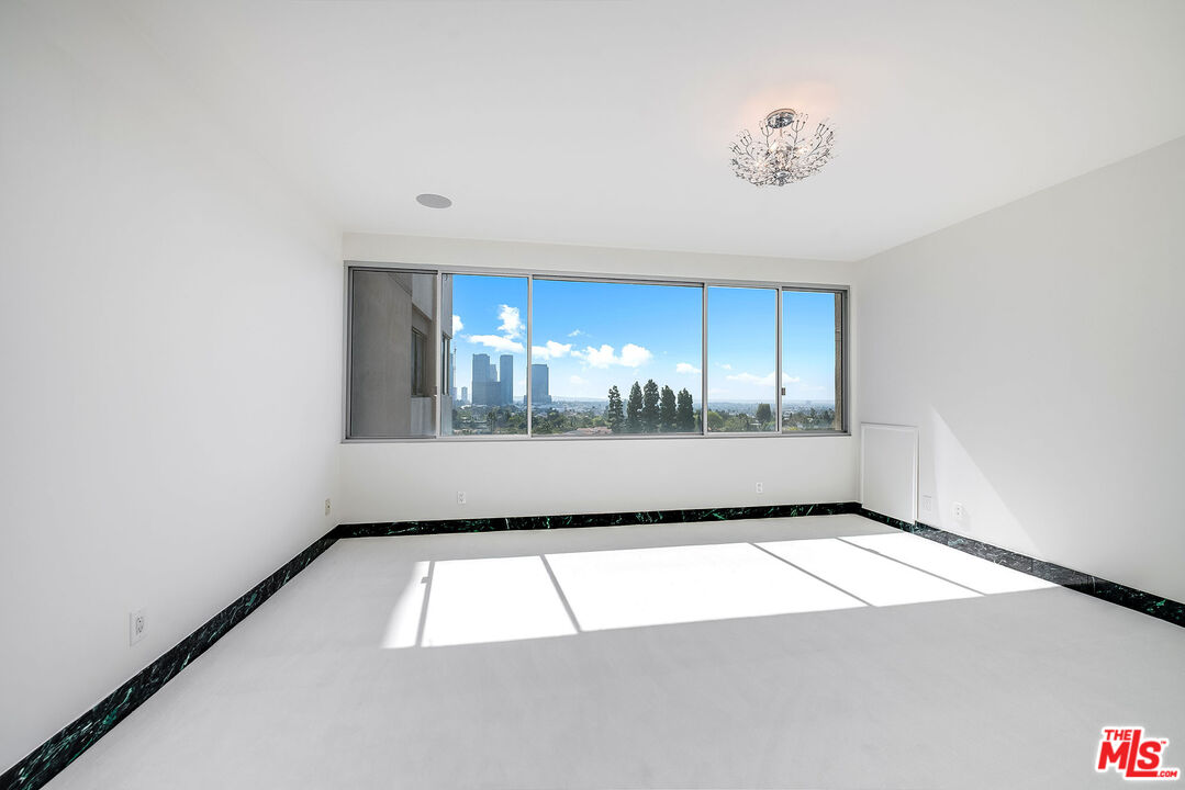 875 Comstock Ave Unit: 9D