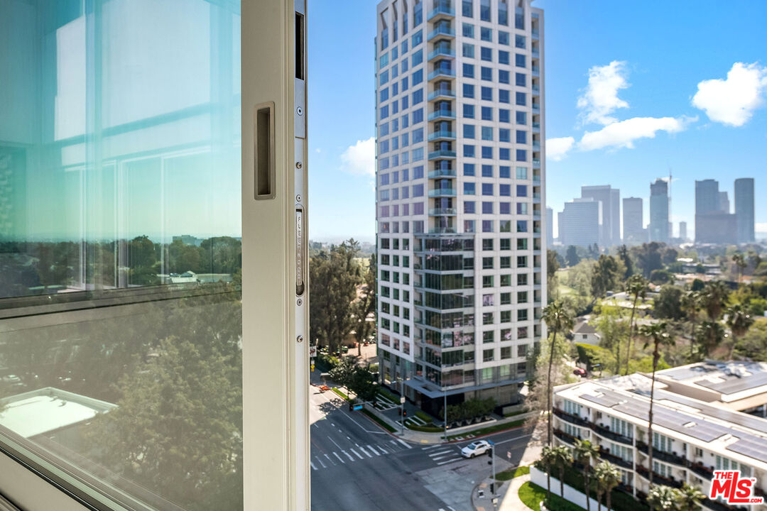 875 Comstock Ave Unit: 9D