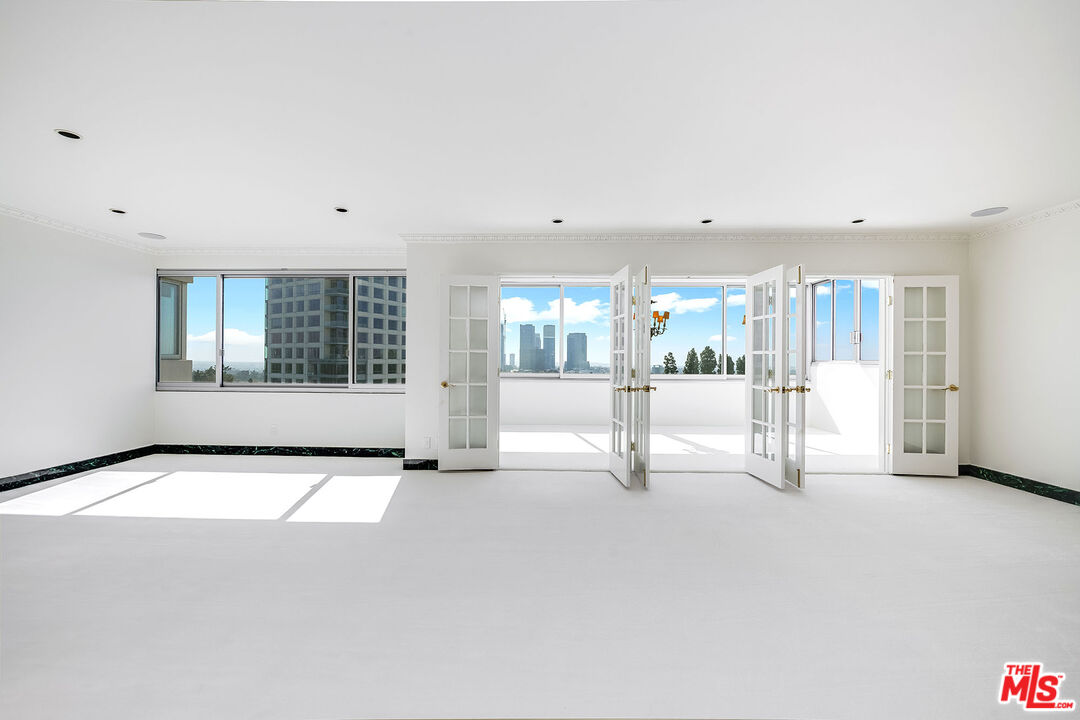 875 Comstock Ave Unit: 9D